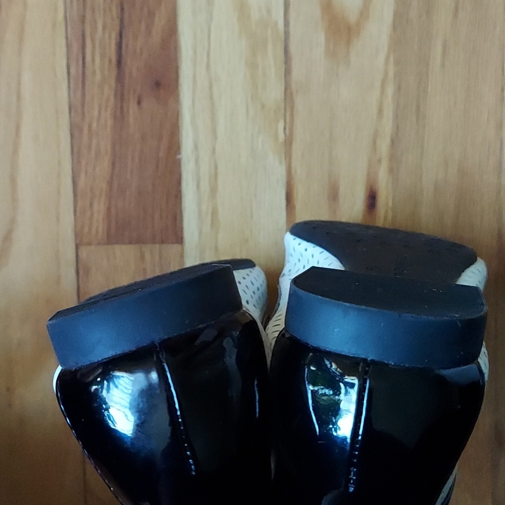 Adrienne Vittadini Alva Open Toed Flats Size 8.5 - Picture 16 of 17